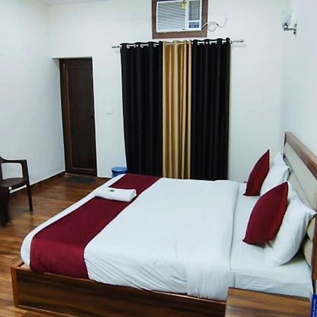 Luxury Rooms In Safdarjung Enclave Near Aiims & Safdarjung Hospital نيودلهي المظهر الخارجي الصورة