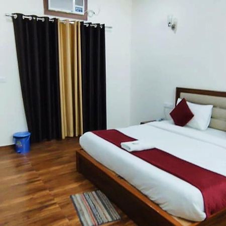 Luxury Rooms In Safdarjung Enclave Near Aiims & Safdarjung Hospital نيودلهي المظهر الخارجي الصورة