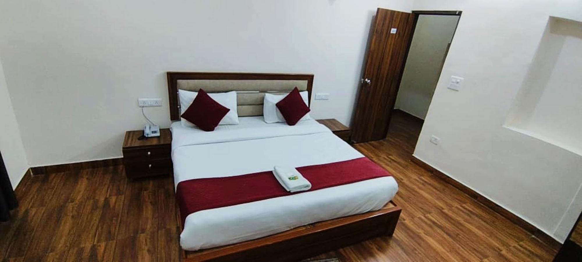 Luxury Rooms In Safdarjung Enclave Near Aiims & Safdarjung Hospital نيودلهي المظهر الخارجي الصورة