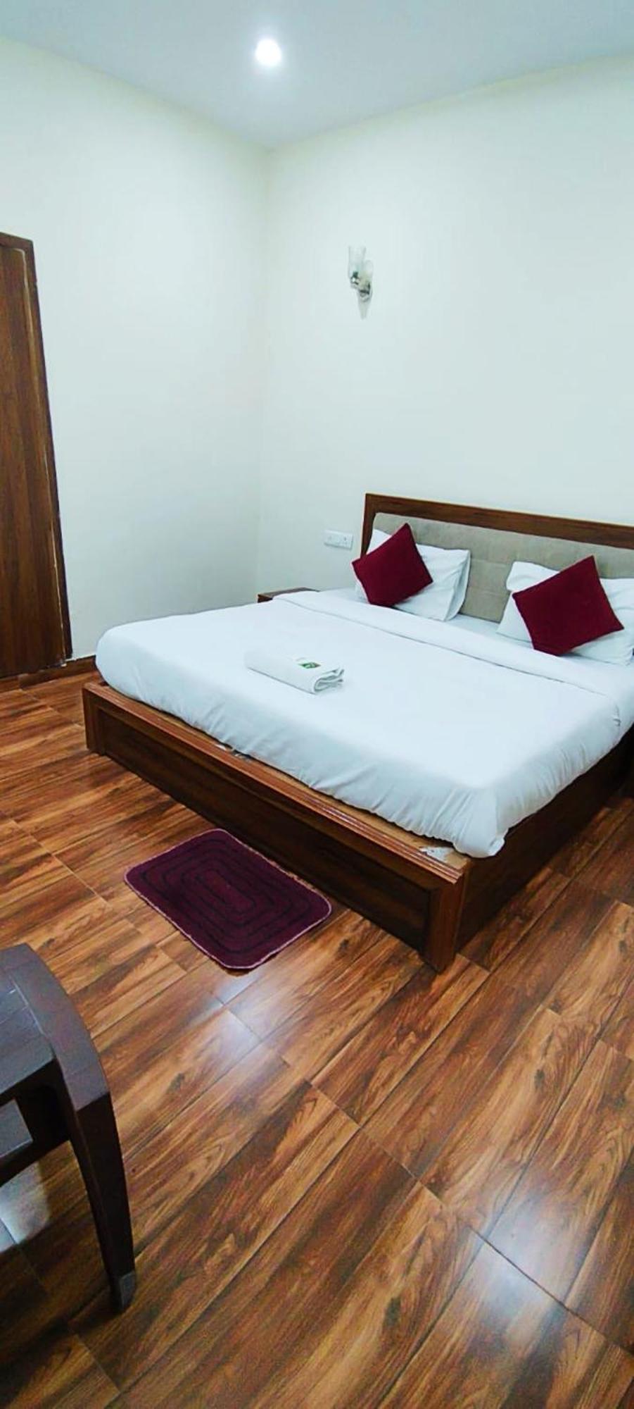 Luxury Rooms In Safdarjung Enclave Near Aiims & Safdarjung Hospital نيودلهي المظهر الخارجي الصورة