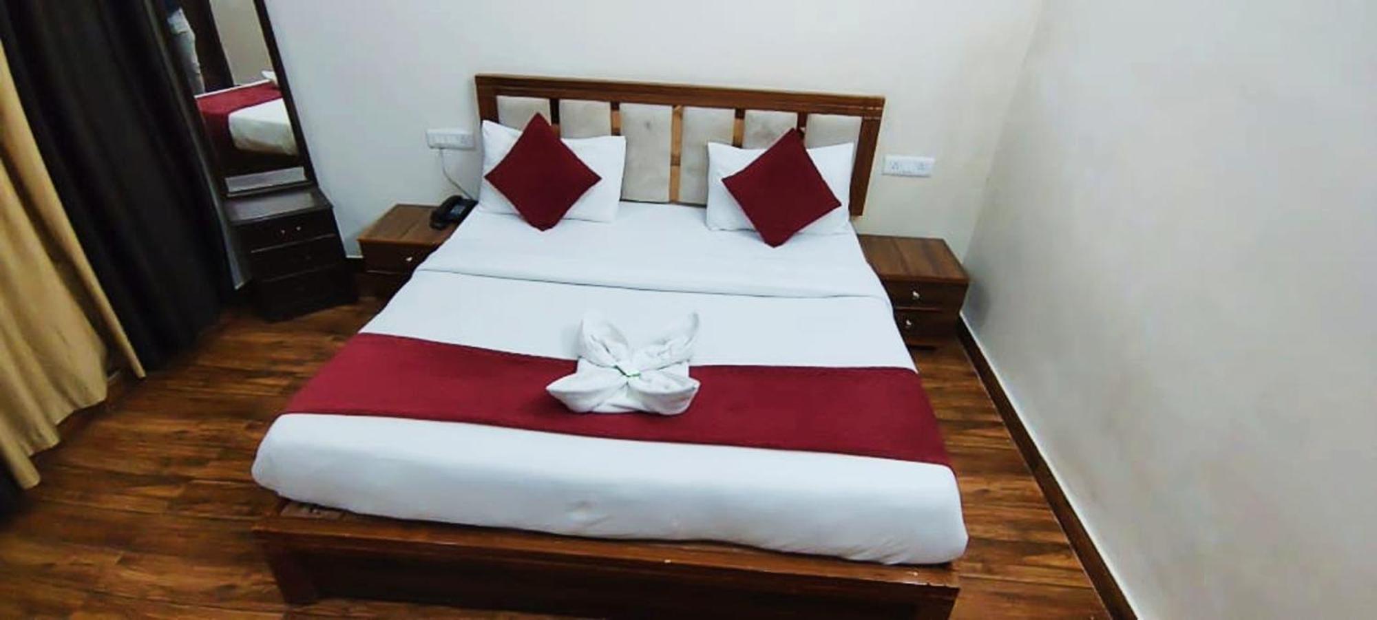 Luxury Rooms In Safdarjung Enclave Near Aiims & Safdarjung Hospital نيودلهي المظهر الخارجي الصورة