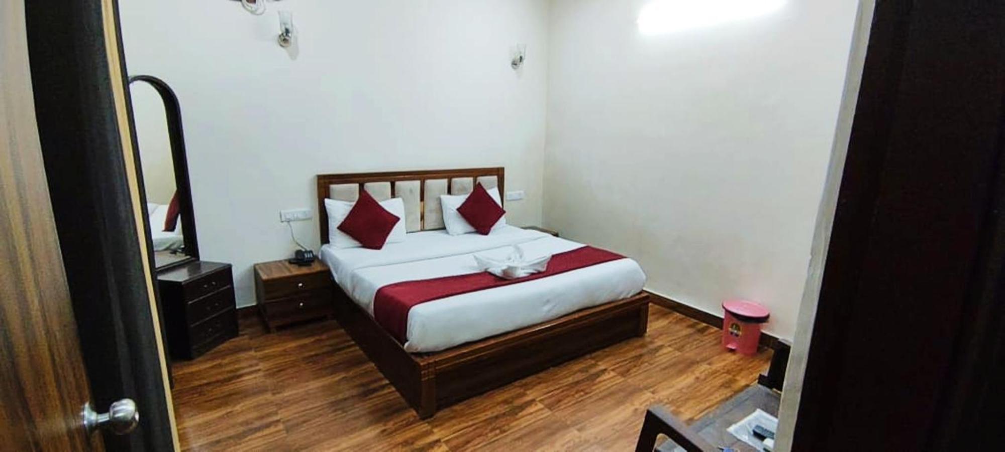 Luxury Rooms In Safdarjung Enclave Near Aiims & Safdarjung Hospital نيودلهي المظهر الخارجي الصورة