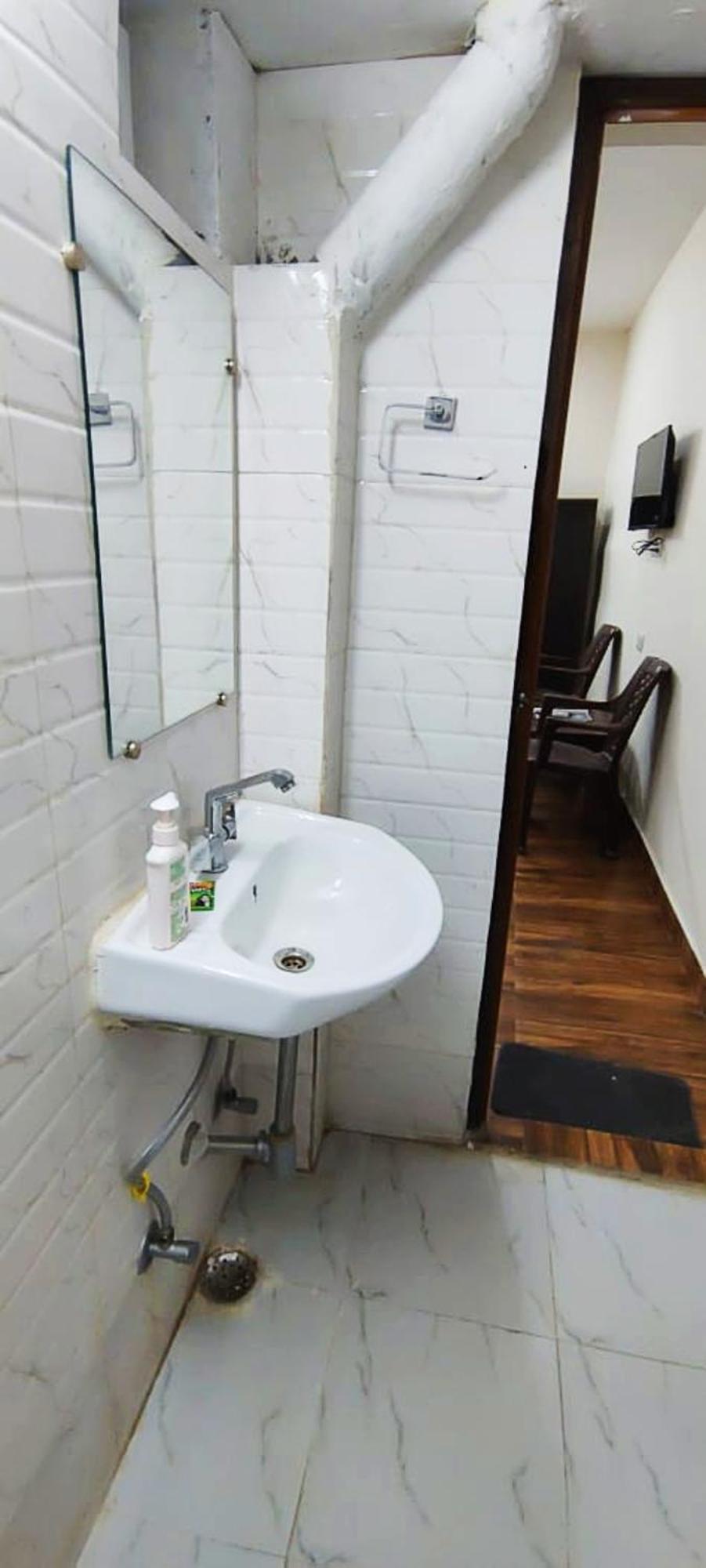 Luxury Rooms In Safdarjung Enclave Near Aiims & Safdarjung Hospital نيودلهي المظهر الخارجي الصورة