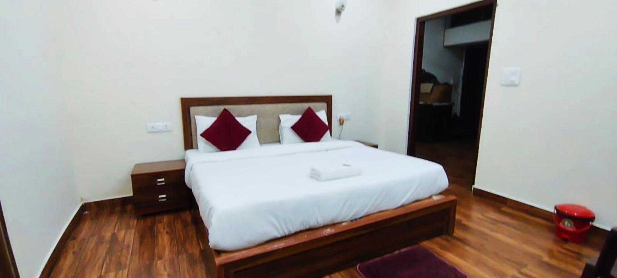 Luxury Rooms In Safdarjung Enclave Near Aiims & Safdarjung Hospital نيودلهي المظهر الخارجي الصورة